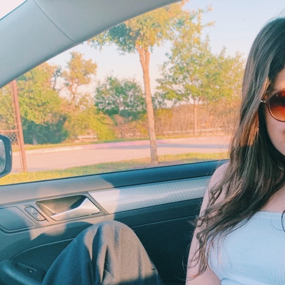 Meet your Posher, Camila